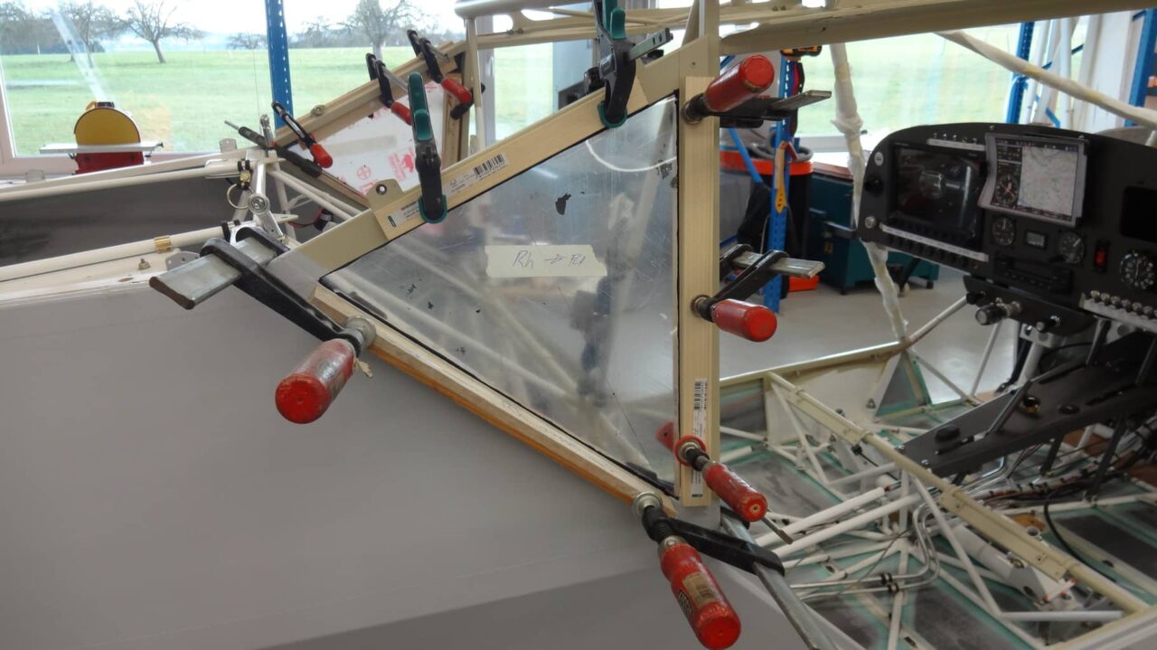 Aft Windows mit PU Kleber einbauen